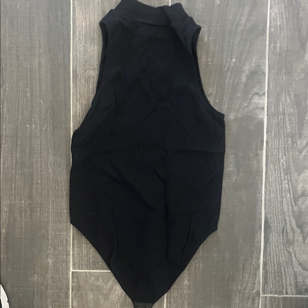 Elegant Black Sleeveless Bodysuit - Picture 3 of 3